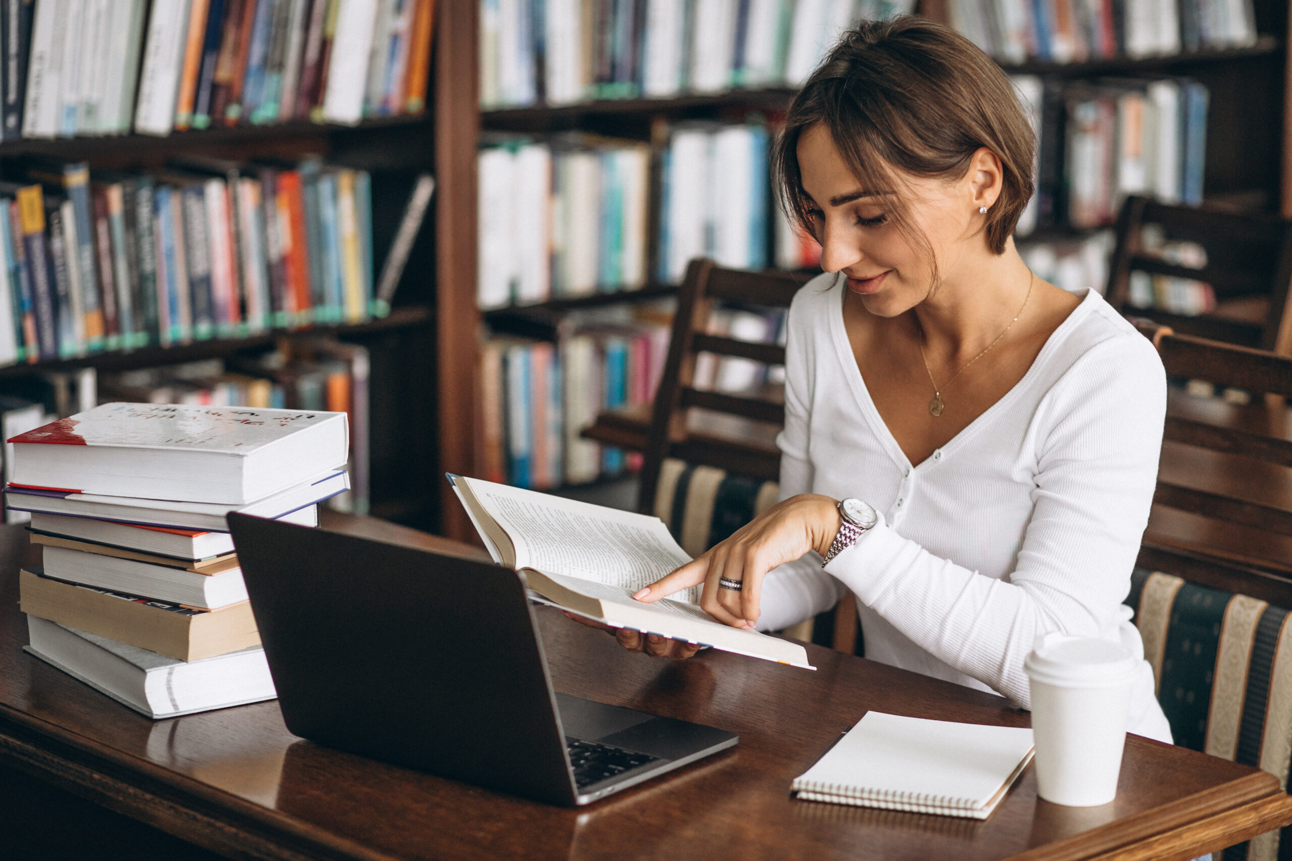 Descubre los beneficios de unirte a un club de lectura en línea